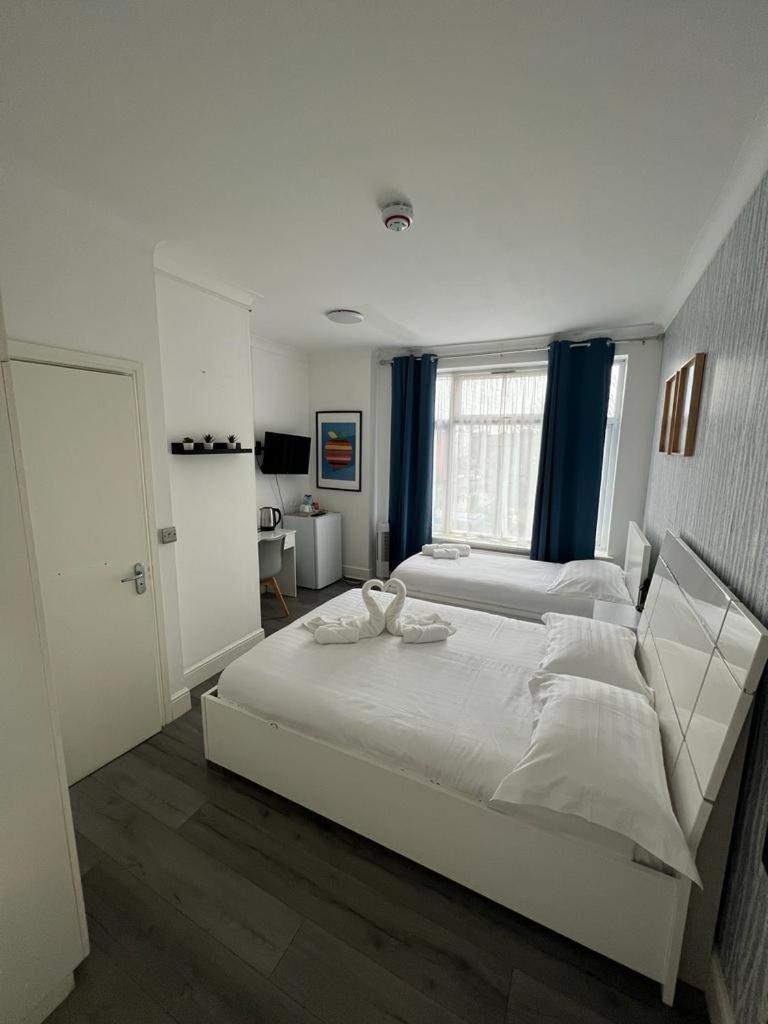 Diana Hotel Лондон Стая снимка